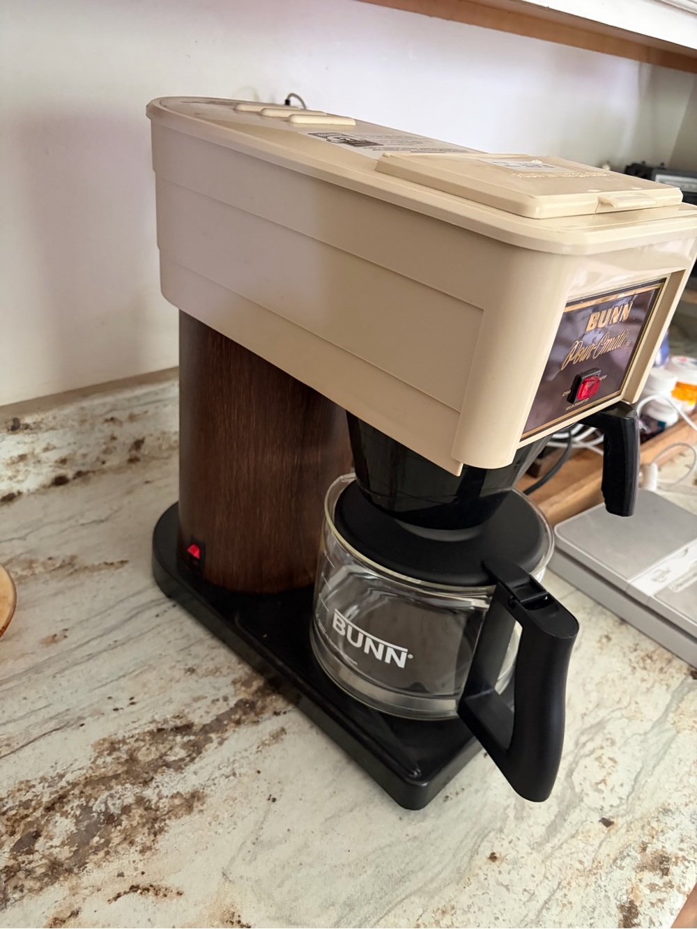 BUNN Pour-O-Matic Coffee Maker in Cream and Black - Picture 2 of 7